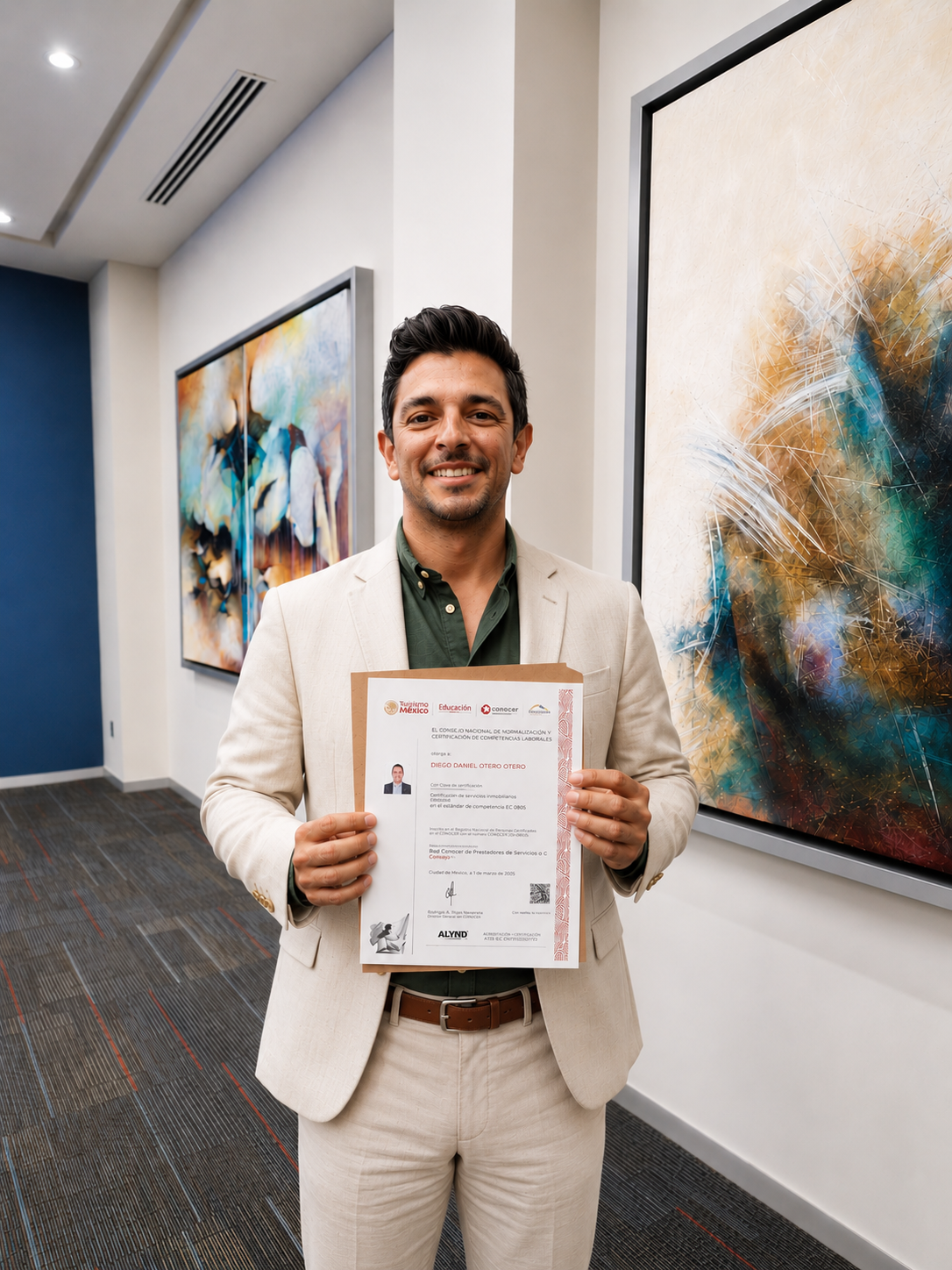 Diego Otero con su certificación profesional